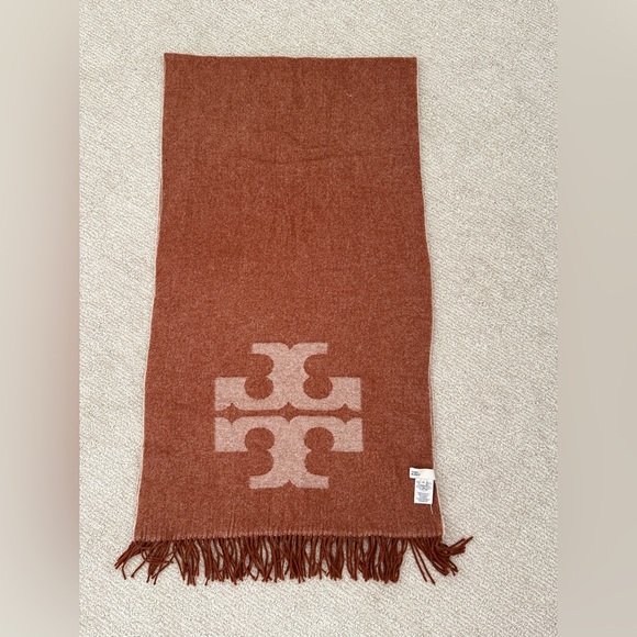 TORY BURCH 100% WOOL REVERSIBLE CINNAMON/BEIGE LOGO SCARF WARM 73x20” - Picture 1 of 7